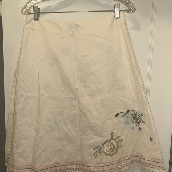 Talbots White floral embroidered skirt - Picture 2 of 2